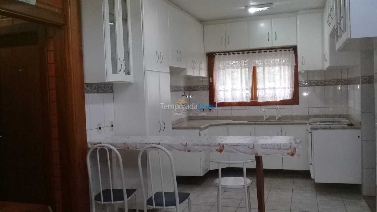 Chácara / sítio para aluguel de temporada em Itapecerica da Serra (Jd Petropolis)