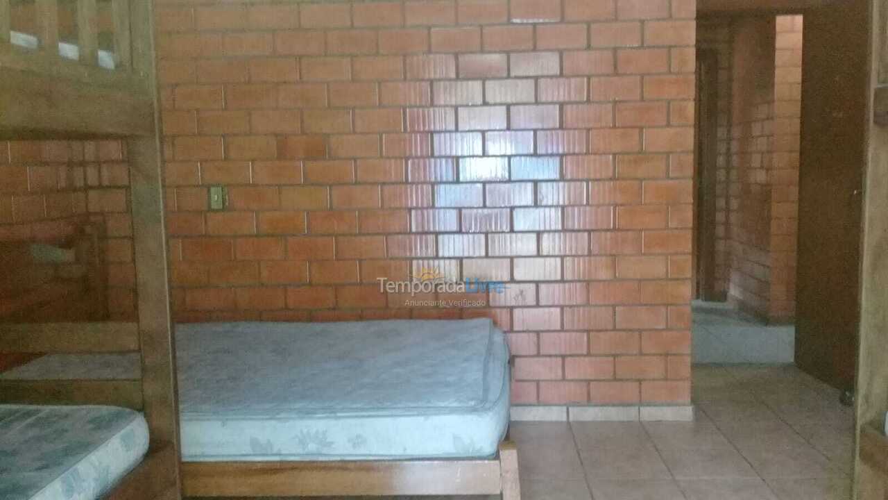 Chácara / sítio para aluguel de temporada em Itapecerica da Serra (Jd Petropolis)