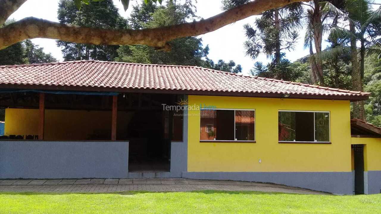 Chácara / sítio para aluguel de temporada em Itapecerica da Serra (Jd Petropolis)