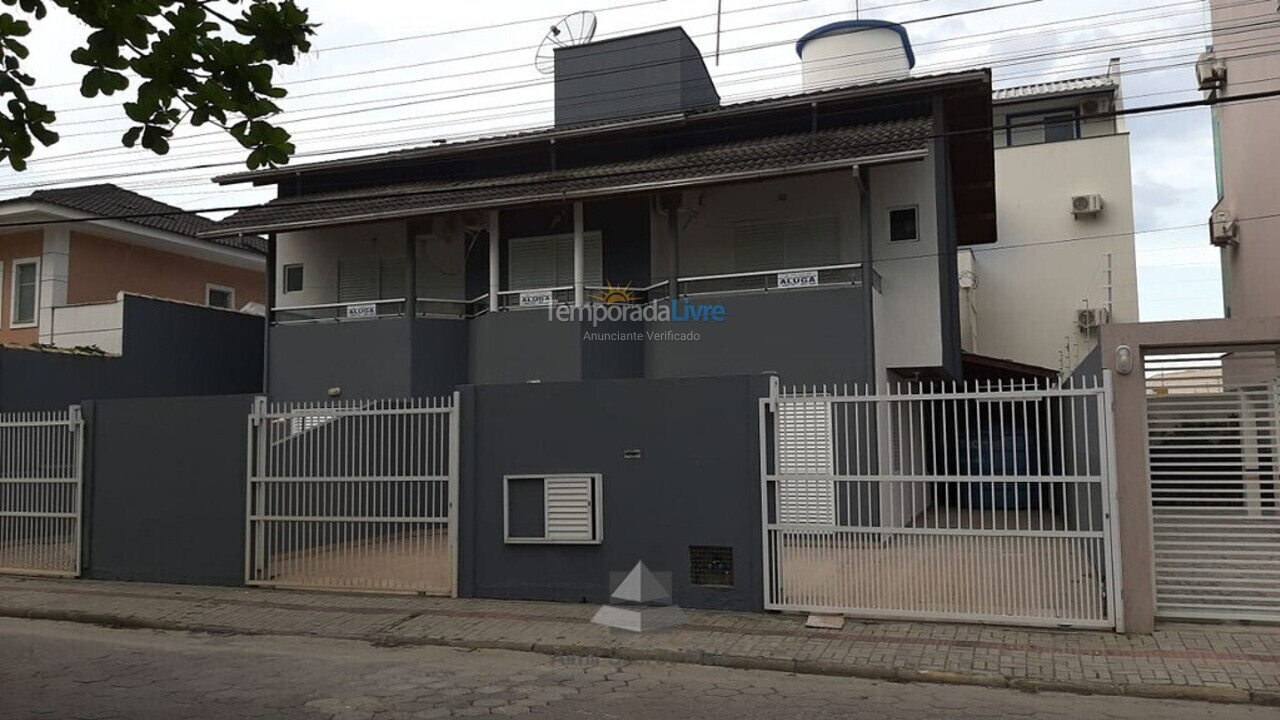 Casa para alquiler de vacaciones em Bombinhas (Praia de Bombas)