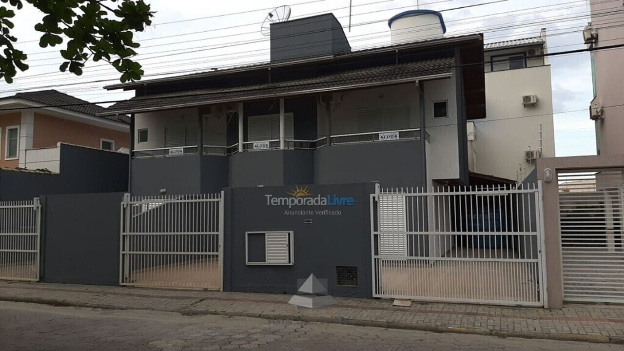 Casa para alquiler de vacaciones em Bombinhas (Praia de Bombas)