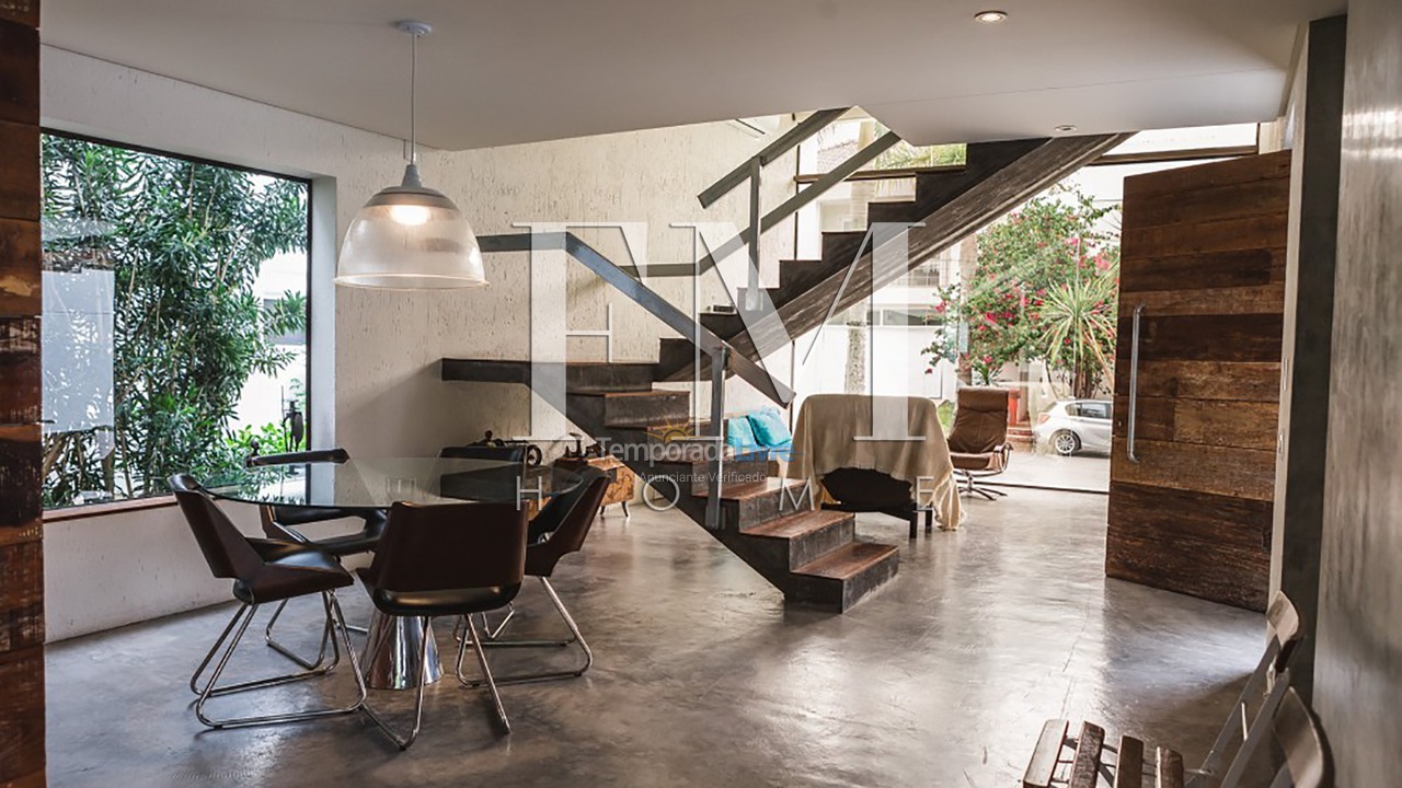 Casa para aluguel de temporada em Florianópolis (Jurere Tradicional)