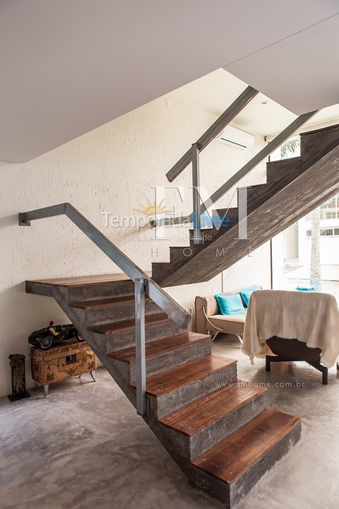 Casa para aluguel de temporada em Florianópolis (Jurere Tradicional)