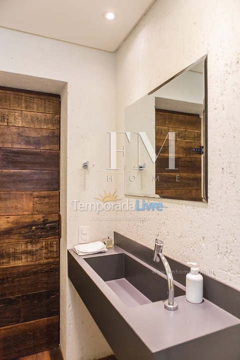 Casa para aluguel de temporada em Florianópolis (Jurere Tradicional)