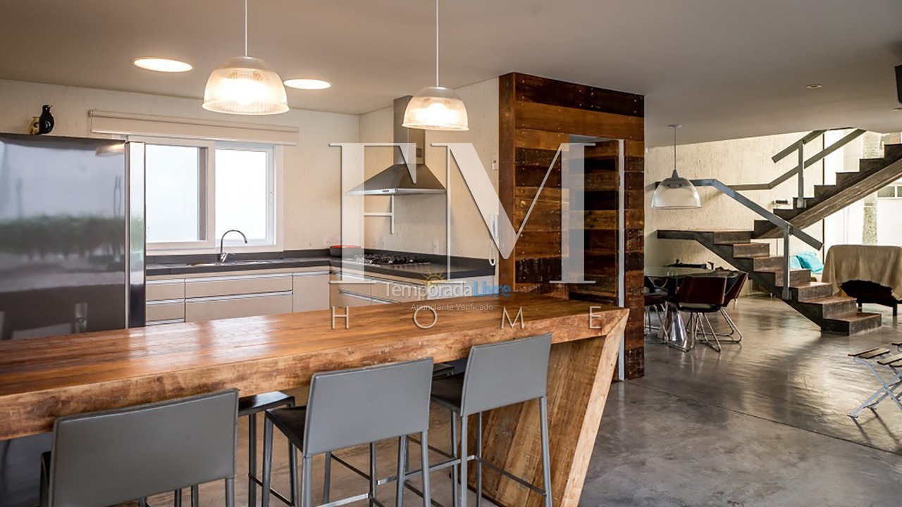 Casa para aluguel de temporada em Florianópolis (Jurere Tradicional)