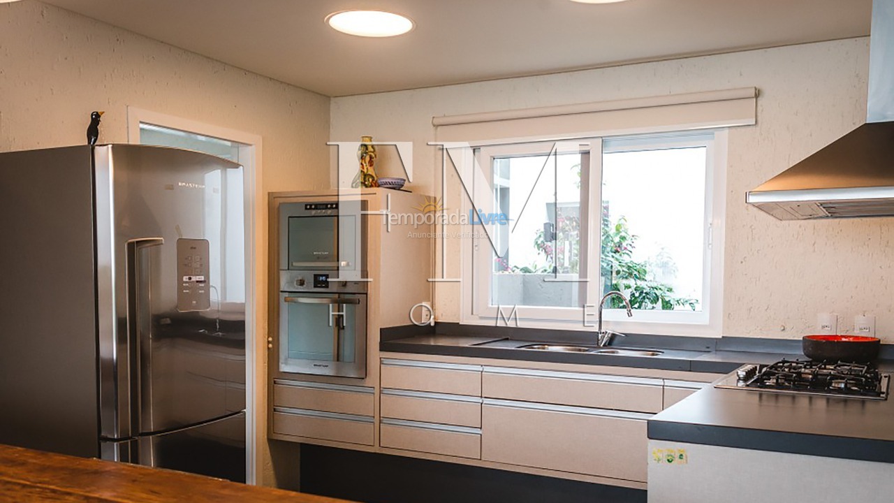 Casa para aluguel de temporada em Florianópolis (Jurere Tradicional)