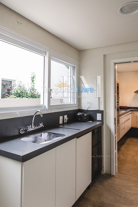 Casa para aluguel de temporada em Florianópolis (Jurere Tradicional)