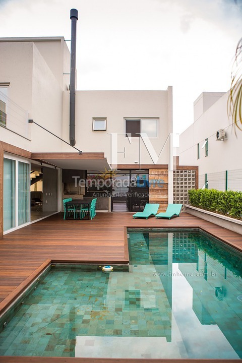 Casa para aluguel de temporada em Florianópolis (Jurere Tradicional)