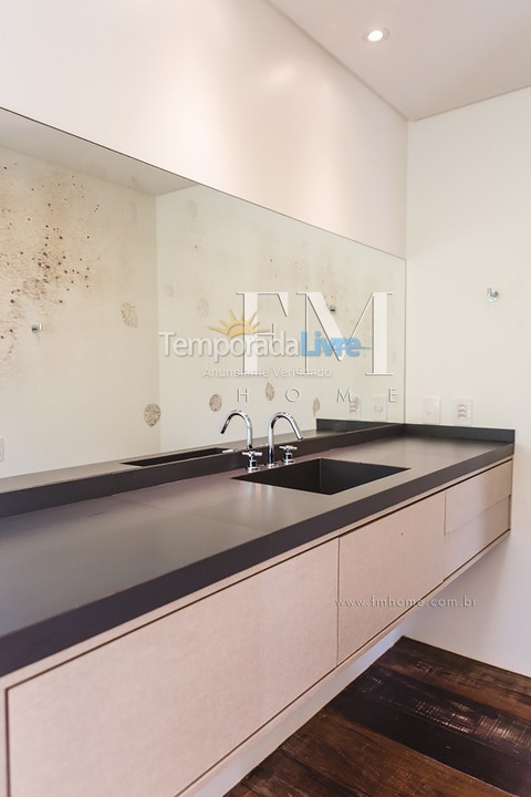 Casa para aluguel de temporada em Florianópolis (Jurere Tradicional)