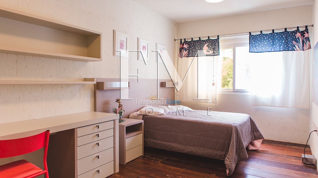 Casa para aluguel de temporada em Florianópolis (Jurere Tradicional)