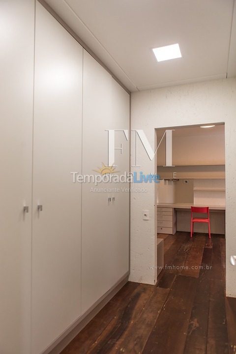 Casa para aluguel de temporada em Florianópolis (Jurere Tradicional)