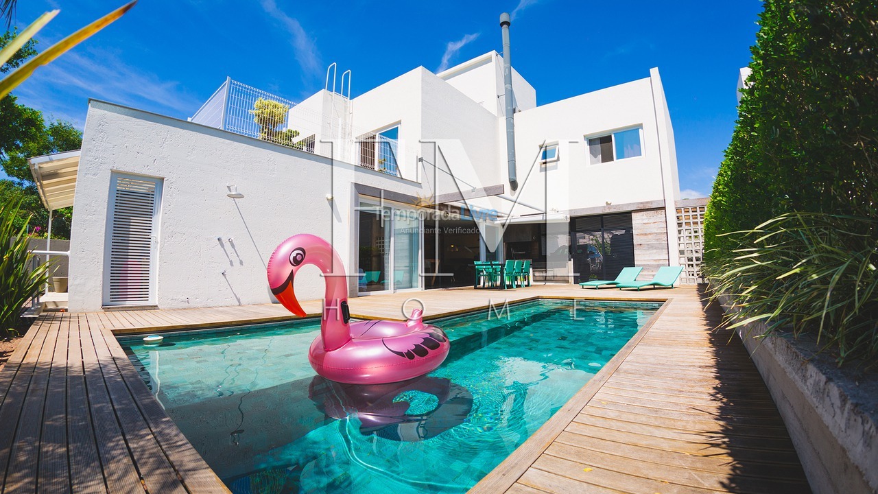 Casa para aluguel de temporada em Florianópolis (Jurere Tradicional)