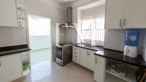 Big summer house! House with 6 suites, less than 200 meters from the beach