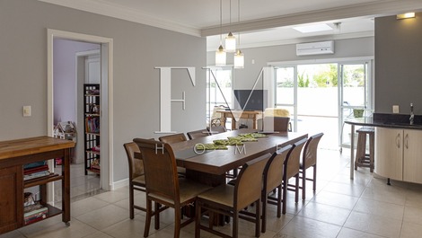 Perfect Escape! Casa con 5 habitaciones en Jurerê Internacional