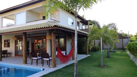 Vista Frontal e Lateral da Casa