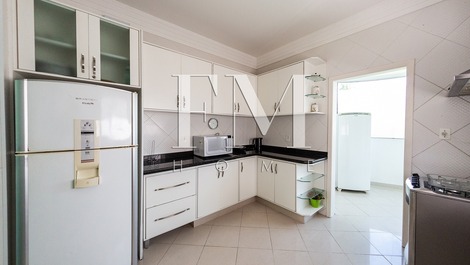 Big summer house! House with 6 suites, less than 200 meters from the beach