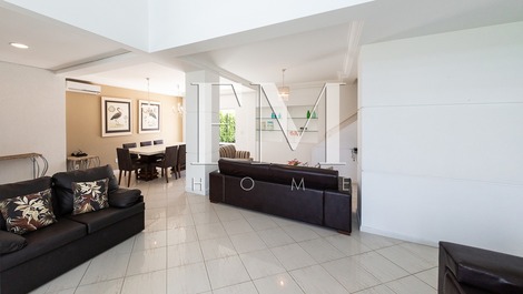 Big summer house! House with 6 suites, less than 200 meters from the beach