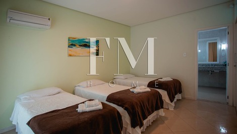 Big summer house! House with 6 suites, less than 200 meters from the beach