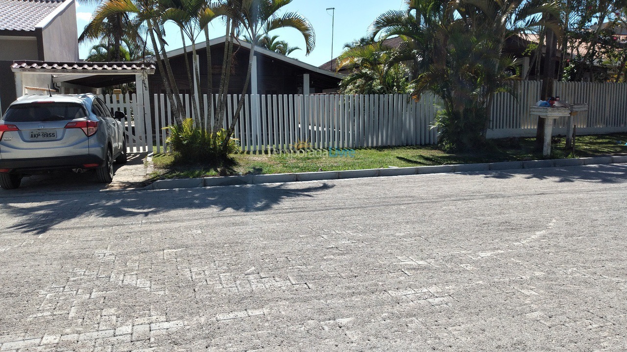 Casa para alquiler de vacaciones em Guaratuba (Balneário Eliane)