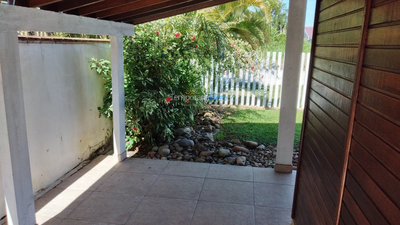 Casa para alquiler de vacaciones em Guaratuba (Balneário Eliane)