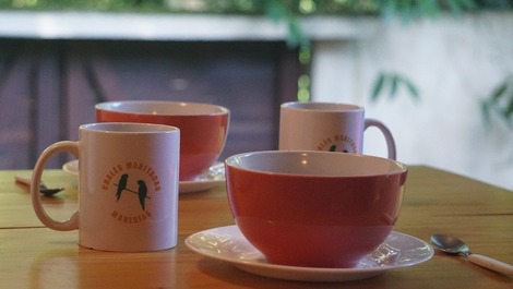 Café da manhã ao som dos passarinhos