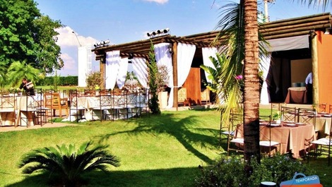 Montalcino Farm, 5m from the Parks!