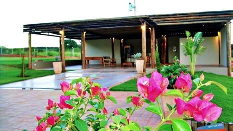 Montalcino Farm, 5m from the Parks!