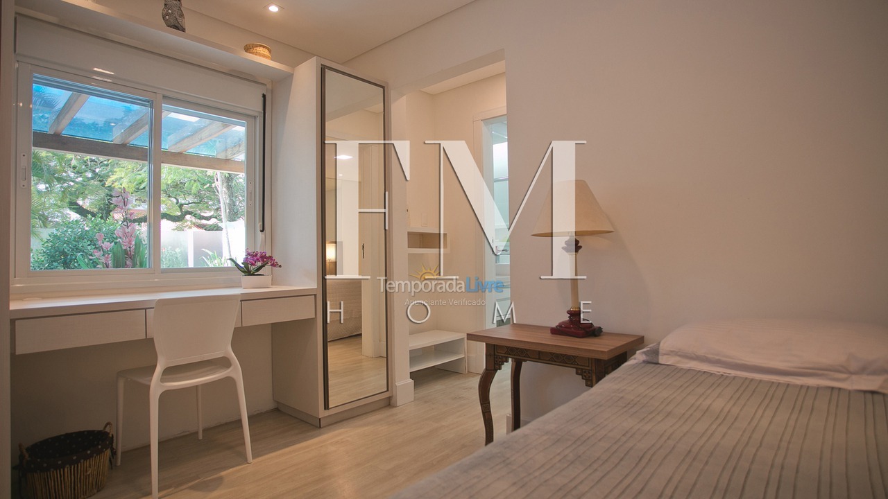 Casa para aluguel de temporada em Florianopolis (Jurerê Internacional)