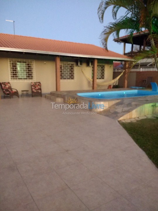 Casa para aluguel de temporada em Guaratuba (Coroados)