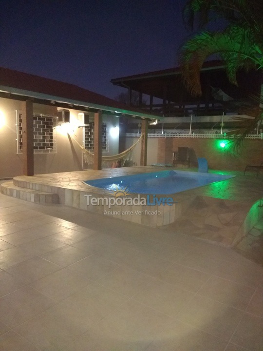 Casa para aluguel de temporada em Guaratuba (Coroados)