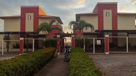 Condomínio "porta rivera" em excelente localização e com segurança 24 horas