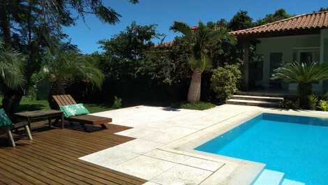 Excelente casa con piscina, barbacoa, horno de pizza y sauna.