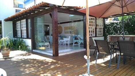 Excelente casa con piscina, barbacoa, horno de pizza y sauna.