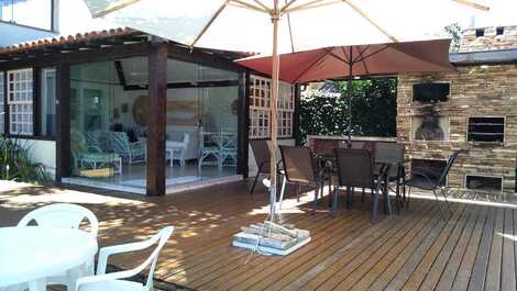 Excelente casa con piscina, barbacoa, horno de pizza y sauna.