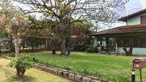 Gramado frente da casa