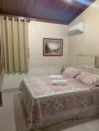 SUITE COM CAMA BOX, TV PLASMA E SPLIT