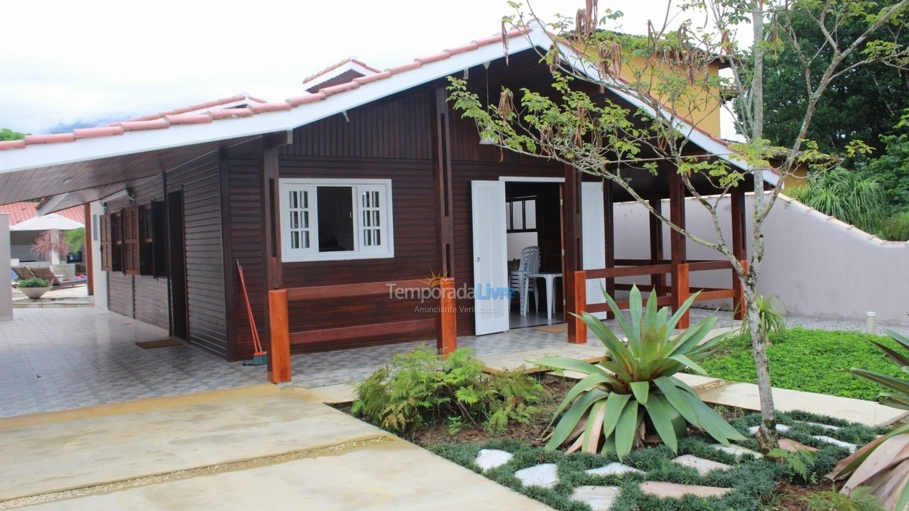 Casa para aluguel de temporada em Bertioga (Condominio Morada da Praia)