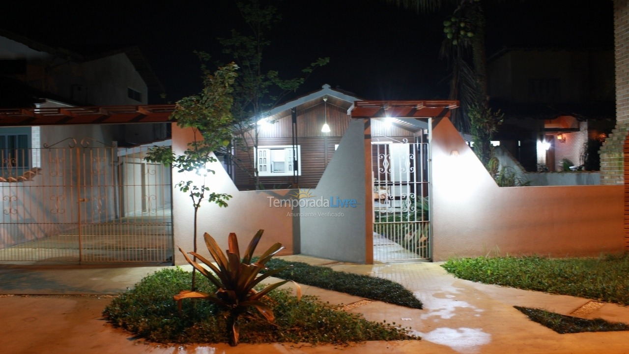 Casa para aluguel de temporada em Bertioga (Condominio Morada da Praia)