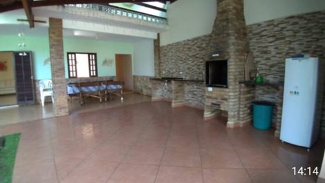 Churrasqueira coberta