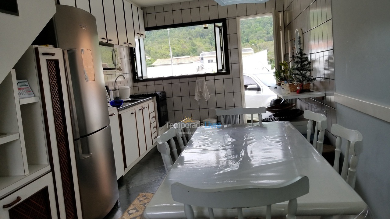 House for vacation rental in Ubatuba (Praia das Toninhas)