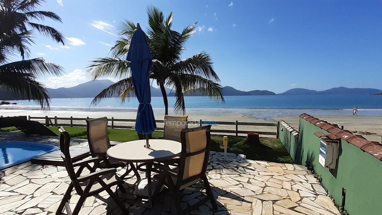 Casa para aluguel de temporada em Ubatuba (Praia da Fortaleza)