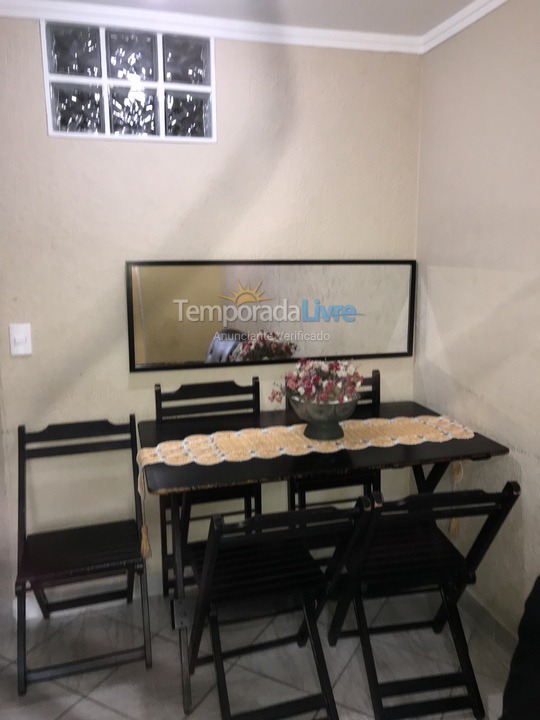 Apartamento para aluguel de temporada em Guarujá (Pitangueiras)