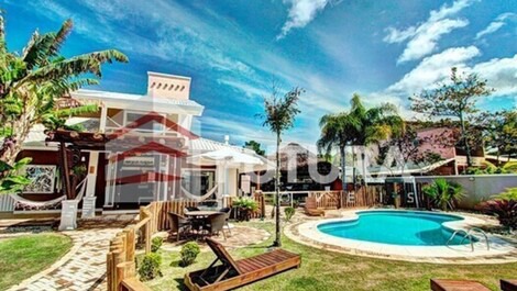 CASA C/PISCINA - PRAIA DO MARISCAL - BOMBINHAS/SC (LC114F)