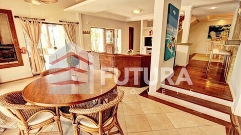 CASA C/PISCINA - PRAIA DO MARISCAL - BOMBINHAS/SC (LC114F)