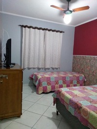 QUARTO COM VENTILADOR DE TETO