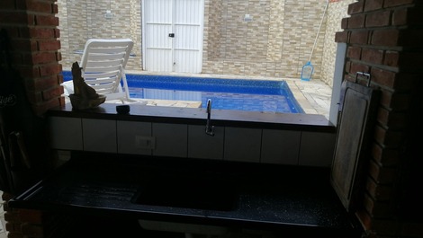 Family atmosphere: house with 3 bedrooms, swimming pool and barbecue