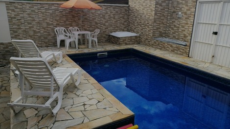 Family atmosphere: house with 3 bedrooms, swimming pool and barbecue