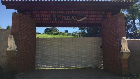 COUNTRY HOUSE WITH NATURAL WATERFALL