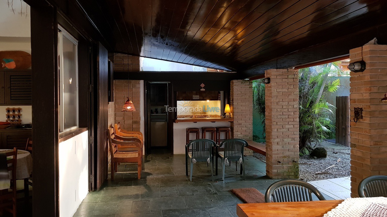 Casa para aluguel de temporada em Ubatuba (Praia das Toninhas)