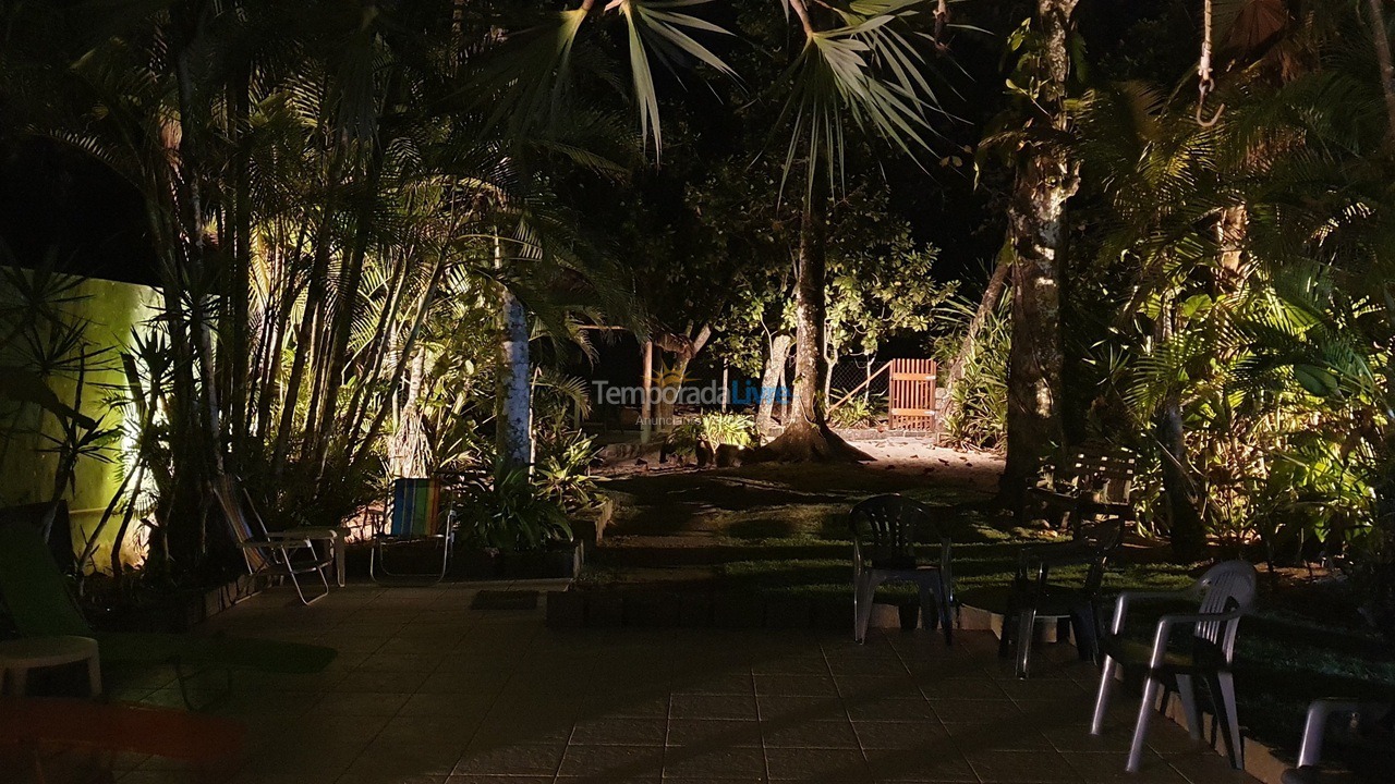 Casa para aluguel de temporada em Ubatuba (Praia das Toninhas)